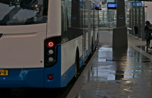 Bushalte Jordanlaan verdubbelt straks in lengte Bushalte Jordanlaan