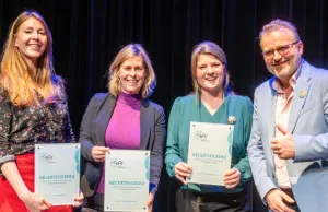 Belangrijke mijlpaal Taalhuis Zeist Foto: Mel Boas - Wethouders Anne Marie ’t Hart (De Bilt), Laura Hoogstraten (Zeist) en Aukje Treep-van Hoeckel (Soest) en Jan Brands- Leever, directeur- bestuurder KunstenHuis Idea