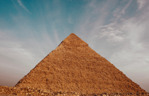Jongeren in de val door piramidespel: overheid doet niets Jongeren in de val door piramidespel overheid doet niets