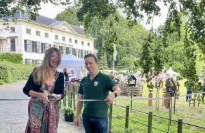Tuindagen Landgoed Vollenhoven van start Wethouder Anne Marie 't Hart en rechts Alexander Kneepkens