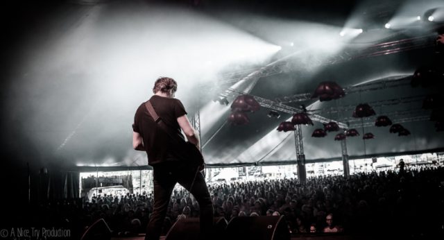 Ruben Hoeke tijdens het Zeister Bluesrock Festival