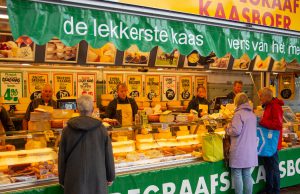 De Bodegraafse kaasboer ruim 50 jaar op de markt De Bodegraafse kaasboer ruim 50 jaar op de markt